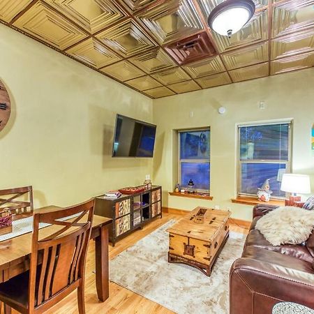 The Lovemore Inn~Hot Tub~Cheerful Carriage Home 德尔塔 外观 照片